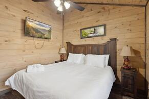 Fantastic Cabin w Gameroom Hot Tub Fireplace