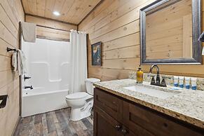 Fantastic Cabin w Gameroom Hot Tub Fireplace