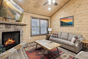 Fantastic Cabin w Gameroom Hot Tub Fireplace