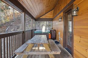 Fantastic Cabin w Gameroom Hot Tub Fireplace