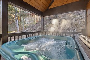Fantastic Cabin w Gameroom Hot Tub Fireplace