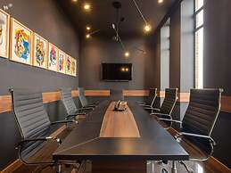 w Luxury 1BR w Great Terrace in Chico