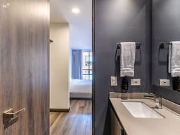 w Luxury 1BR w Great Terrace in Chico