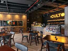 w Luxury 1BR w Great Terrace in Chico