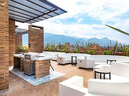 w Luxury 1BR w Great Terrace in Chico