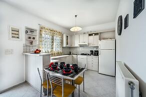 Ariadni Apartment Garden View