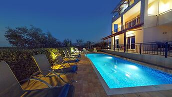 Villa Angelika Two-storey House With Pool for 7