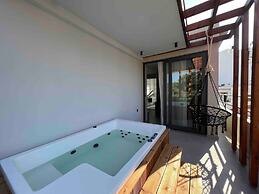 Senaon Urban Living Euphoria With Jacuzzi