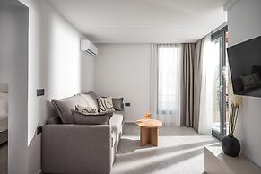 Senaon Urban Living Euphoria With Jacuzzi