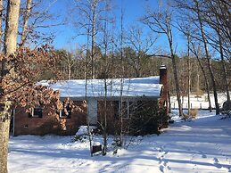 Charming Family Retreat With Scenic Views 3 Bedroom Home