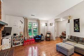 Charming Family Retreat With Scenic Views 3 Bedroom Home