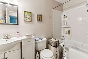 Charming Family Retreat With Scenic Views 3 Bedroom Home