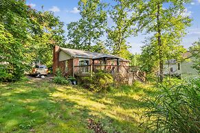 Charming Family Retreat With Scenic Views 3 Bedroom Home