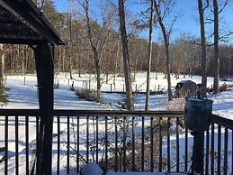 Charming Family Retreat With Scenic Views 3 Bedroom Home