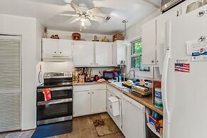 Charming Family Retreat With Scenic Views 3 Bedroom Home