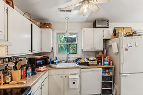 Charming Family Retreat With Scenic Views 3 Bedroom Home