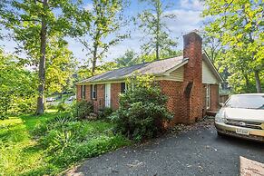 Charming Family Retreat With Scenic Views 3 Bedroom Home