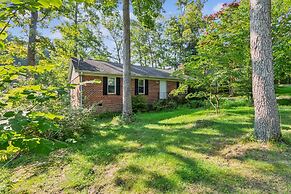 Charming Family Retreat With Scenic Views 3 Bedroom Home