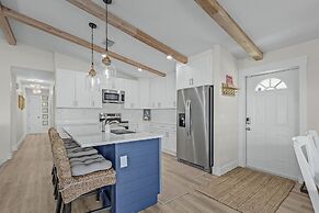 265 Beautiful Canal Front Pool Home 3 Bedroom Home