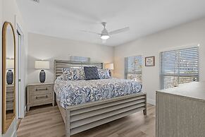 265 Beautiful Canal Front Pool Home 3 Bedroom Home