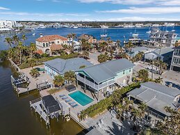 265 Beautiful Canal Front Pool Home 3 Bedroom Home