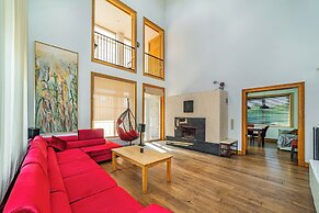 Luxurious Amber Villa With Private Pool and Garden Views