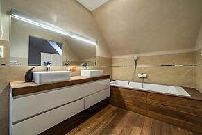 Luxurious Amber Villa With Private Pool and Garden Views