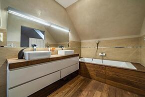 Luxurious Amber Villa With Private Pool and Garden Views