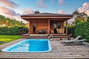 Luxurious Amber Villa With Private Pool and Garden Views