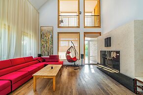Luxurious Amber Villa With Private Pool and Garden Views