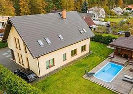Luxurious Amber Villa With Private Pool and Garden Views