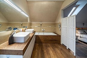Luxurious Amber Villa With Private Pool and Garden Views