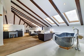 Dolphin Suites Hotel