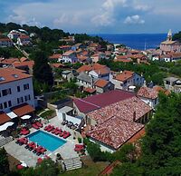 Dolphin Suites Hotel