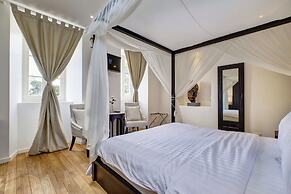 Dolphin Suites Hotel