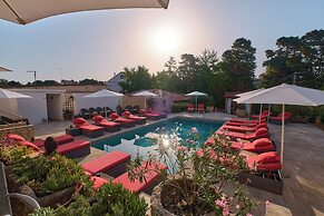 Dolphin Suites Hotel