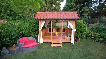 Dolphin Suites Hotel