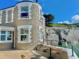 Seafront Cottage - Beach Access - Pet Friendly