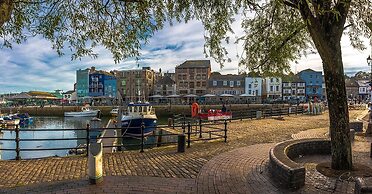 Seafront Cottage - Beach Access - Pet Friendly