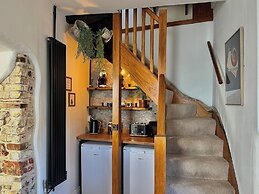 Seafront Cottage - Beach Access - Pet Friendly