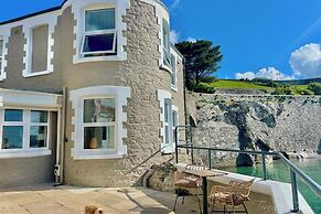 Seafront Cottage - Beach Access - Pet Friendly