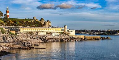 Seafront Cottage - Beach Access - Pet Friendly