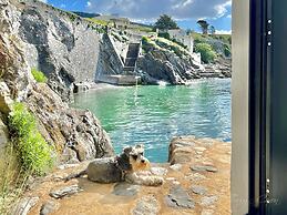 Seafront Cottage - Beach Access - Pet Friendly