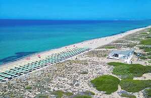 Hotel with swimming pool just 300 mt from the Baia delle Mimose-beach