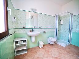 Hotel with swimming pool just 300 mt from the Baia delle Mimose-beach