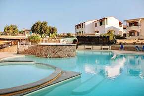 Hotel with swimming pool just 300 mt from the Baia delle Mimose-beach