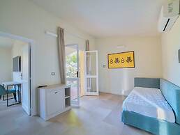 Hotel with swimming pool just 300 mt from the Baia delle Mimose-beach