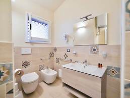 Hotel with swimming pool just 300 mt from the Baia delle Mimose-beach