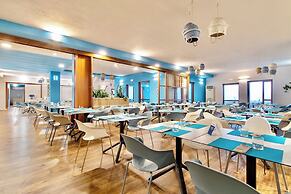 Hotel with swimming pool just 300 mt from the Baia delle Mimose-beach