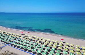 Hotel with swimming pool just 300 mt from the Baia delle Mimose-beach